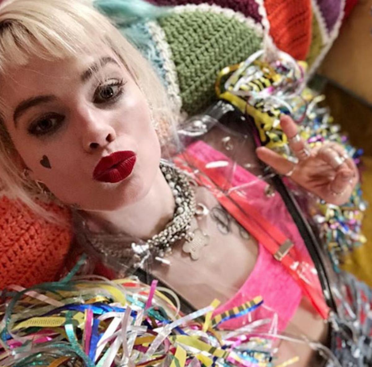 Margot Robbie Shares Harley Quinns New Look For Birds Of Prey