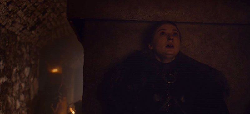 Sansa trapped in the crypt with the undead