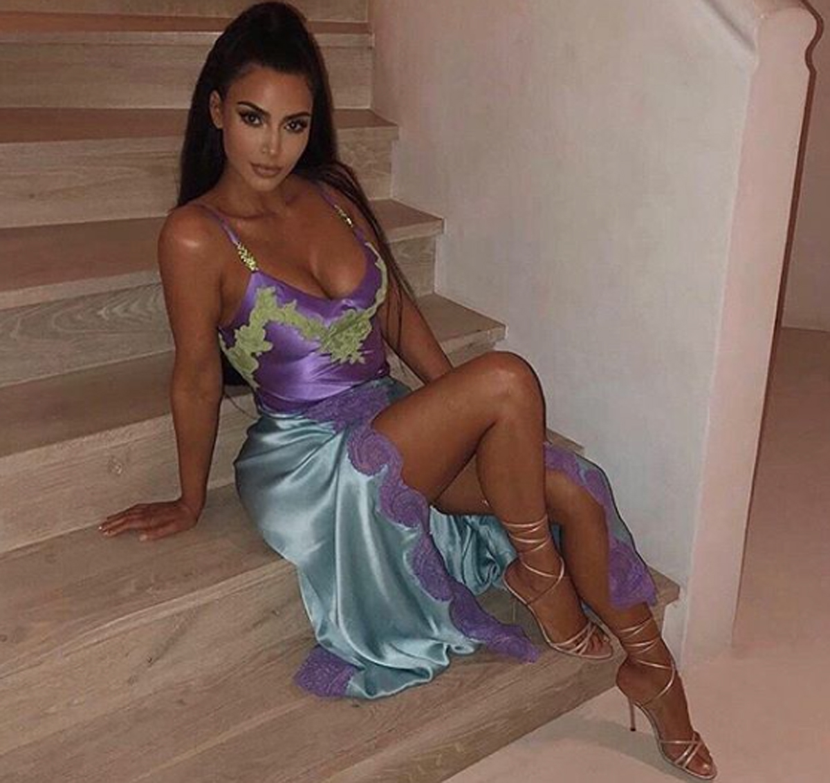 Kim Kardashian Reportedly Makes HOW MUCH Per Instagram Post?! Unreal! -  Perez Hilton