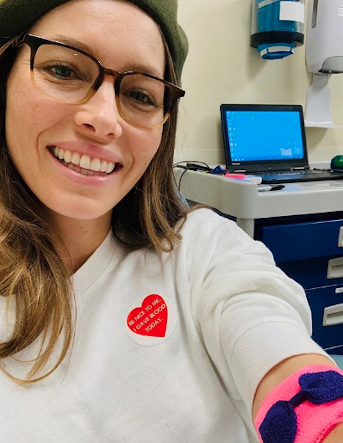 Jessica Biel Appears To Lobby Alongside Prominent Anti Vaxxer Robert F Kennedy Jr Perez Hilton