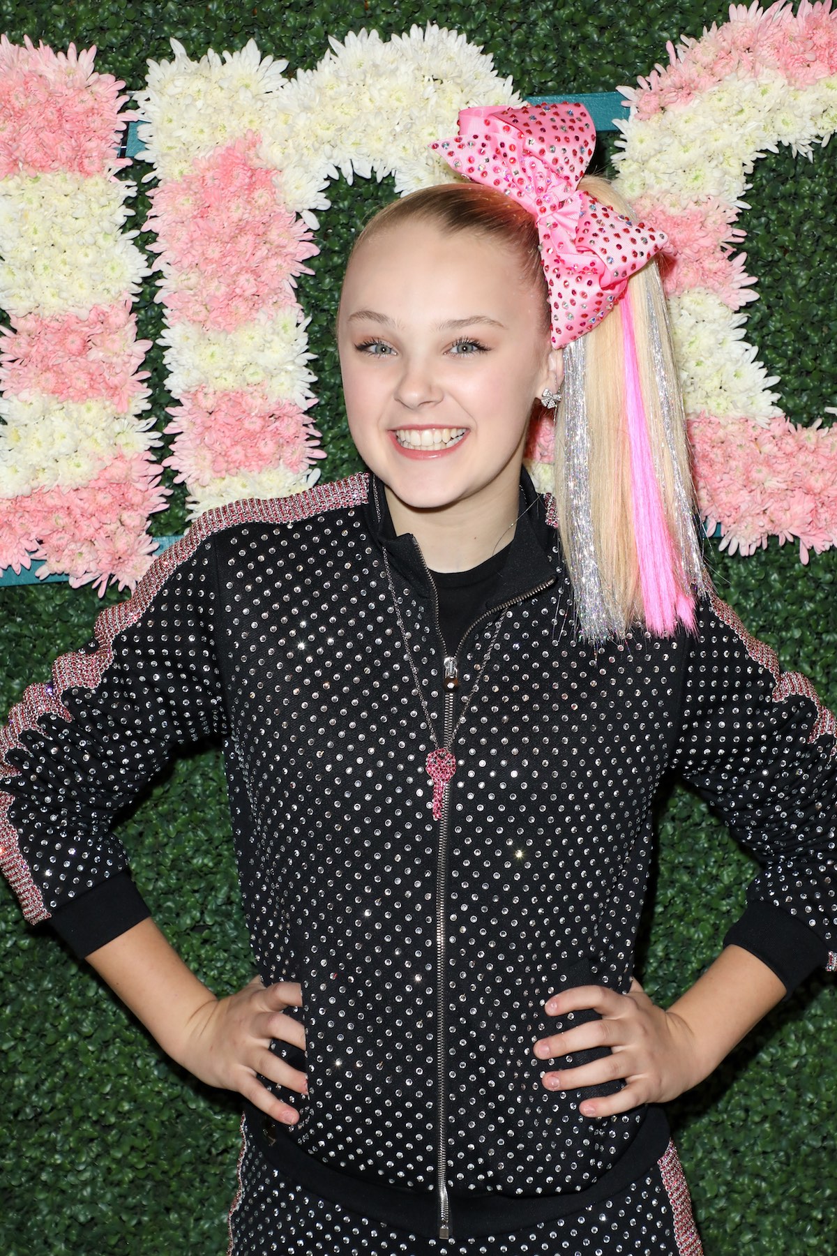 JoJo Siwa's makeup kit recalled by Claire's after FDA finds asbestos