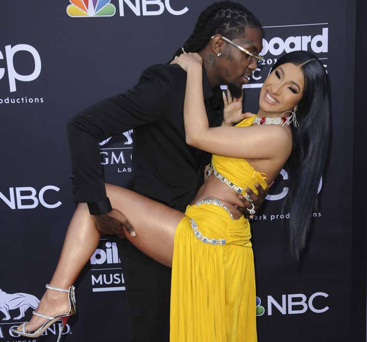 #Cardi B Responds To Offset Cheating Allegations By Sharing NSFW Private Texts!