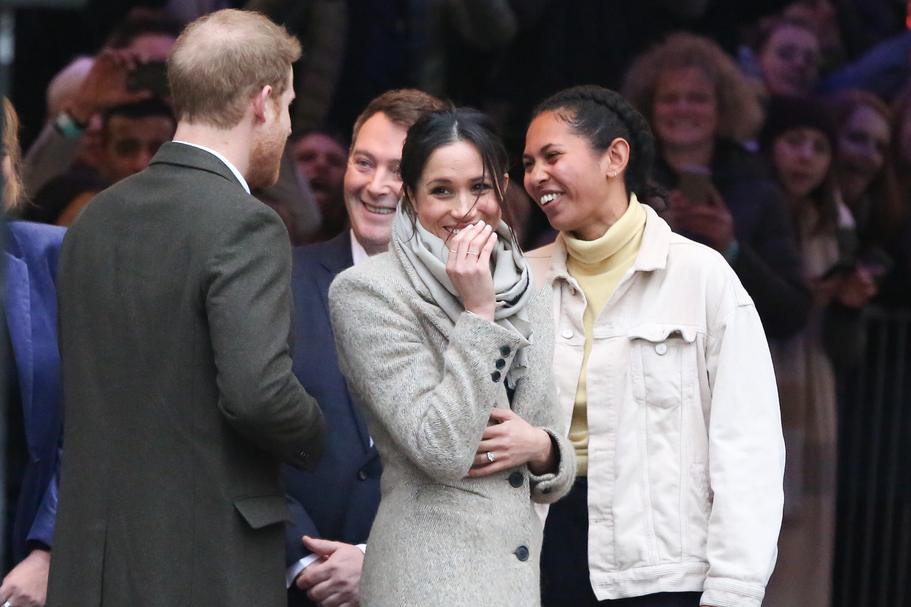 meghan markle's casual messy bun style