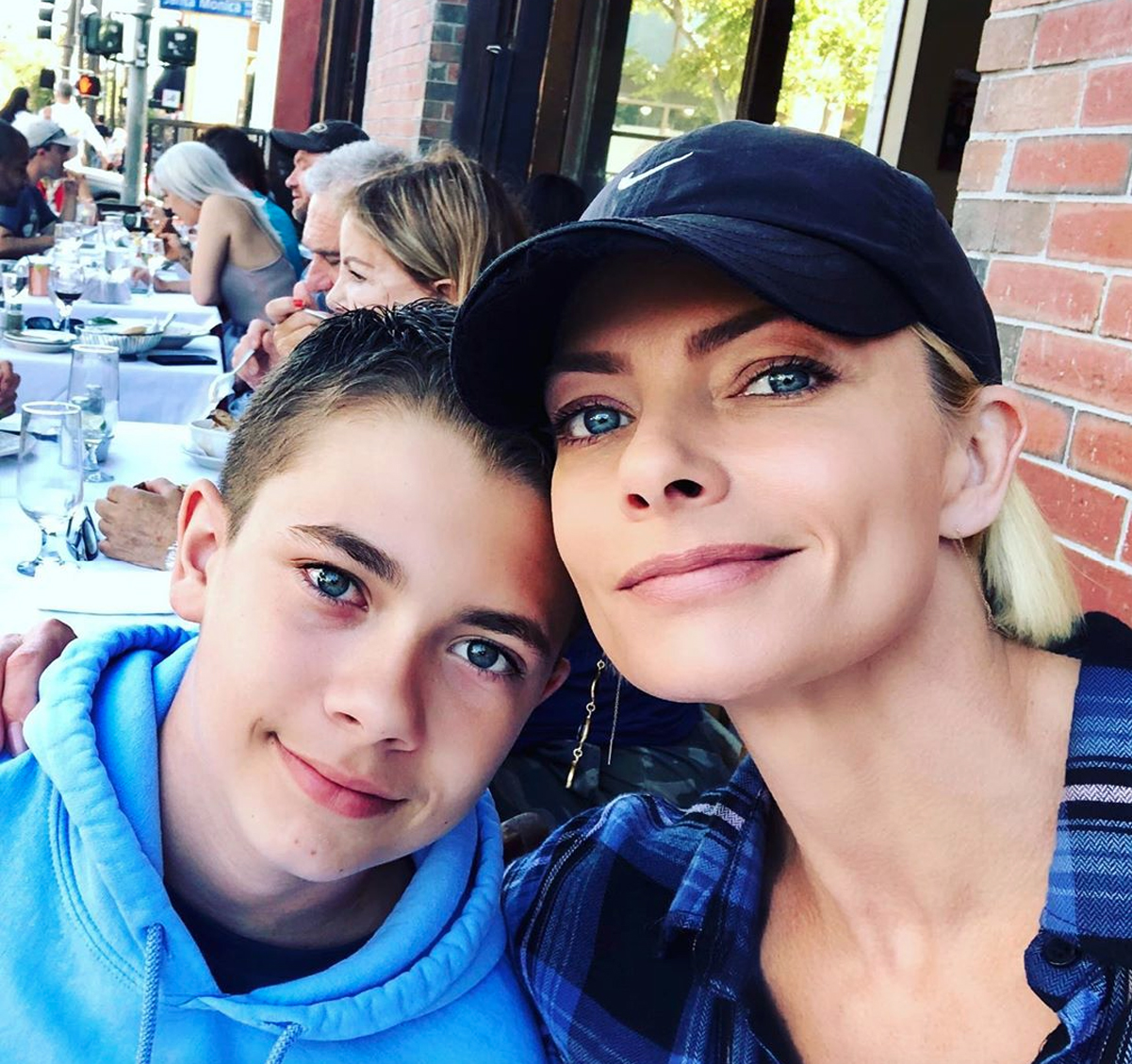 Jaime Pressly gives birth to twin boys