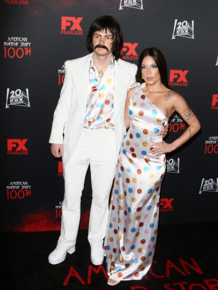 Evan Peters and Halsey on the red carpet.