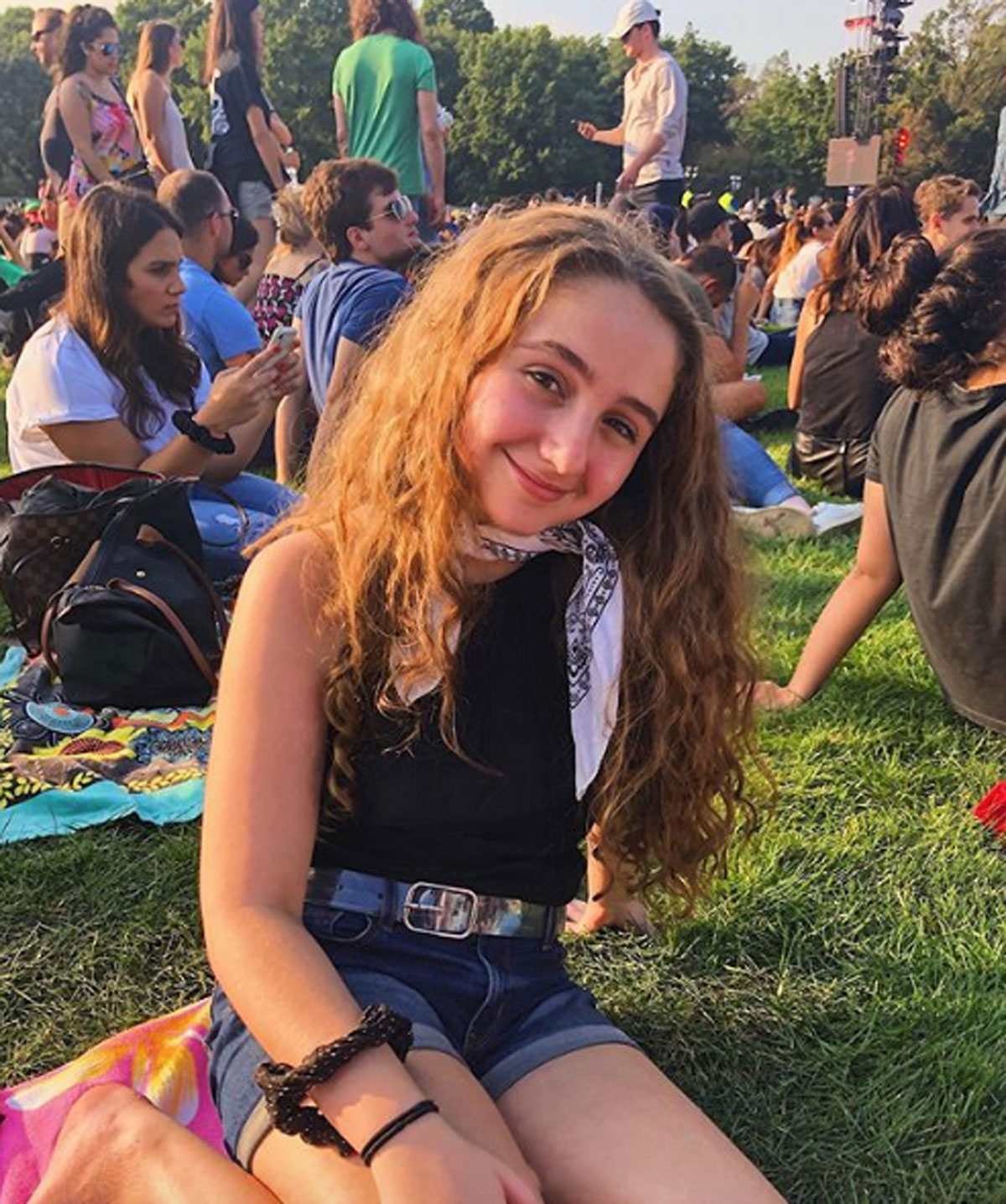 Actress Laurel Griggs dies at age 13.