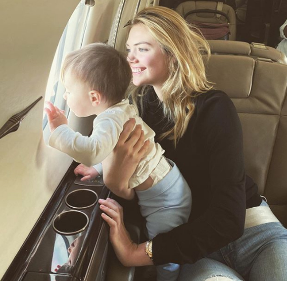 Kate Upton daughter flying airplane