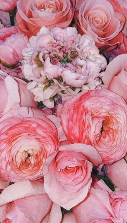 Khloé Kardashian pink flowers IG story