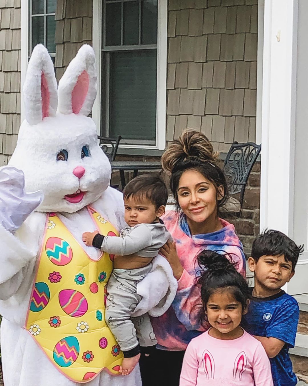 Snooki and her three children pose with the Easter bunny