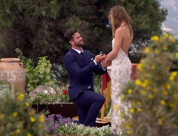 Jed Wyatt proposing to Hannah Brown on The Bachelorette in 2019.