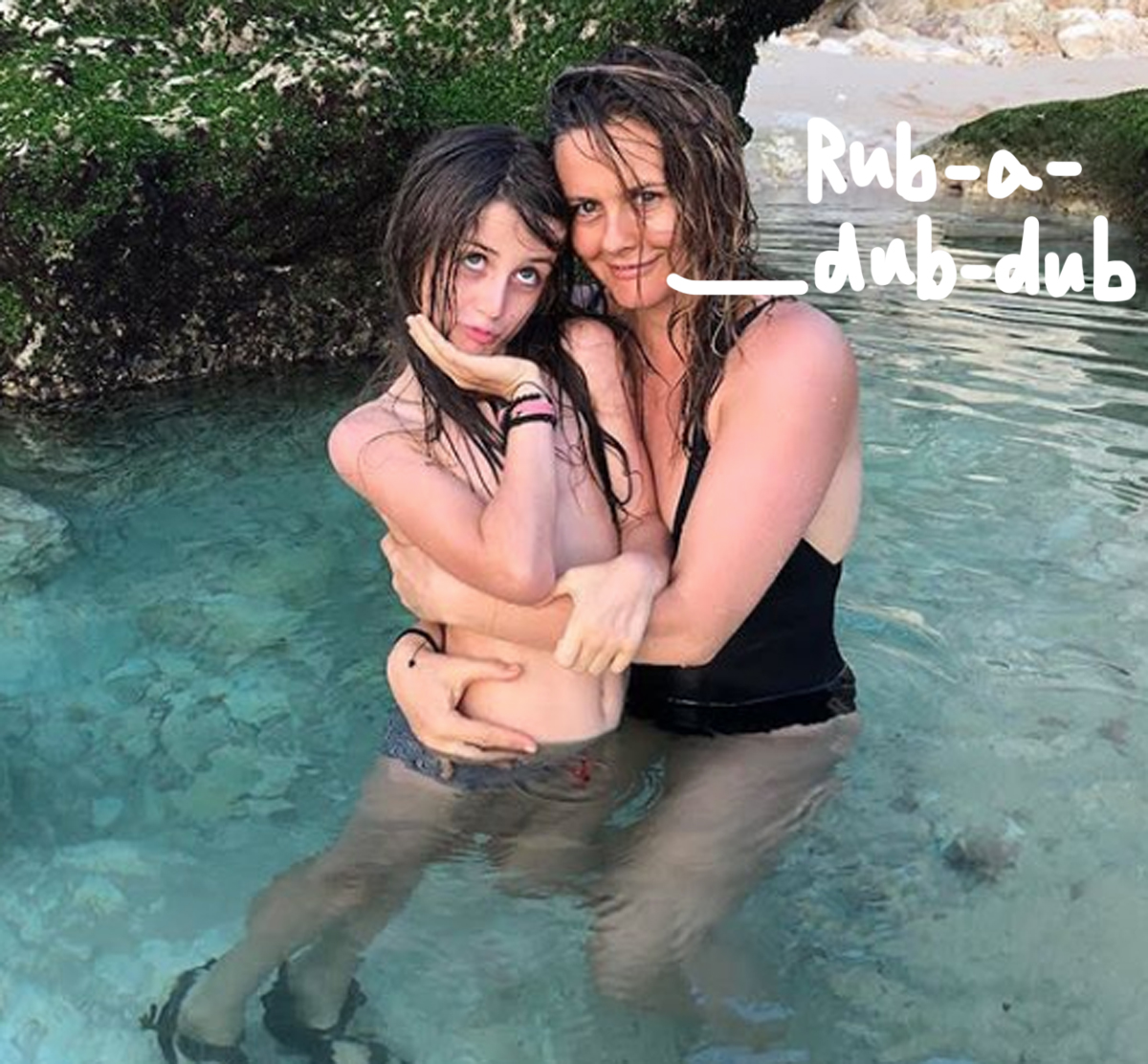 Alicia Silverstone Reveals She and 9-Year-Old Son Bear Take Baths Together!  pic