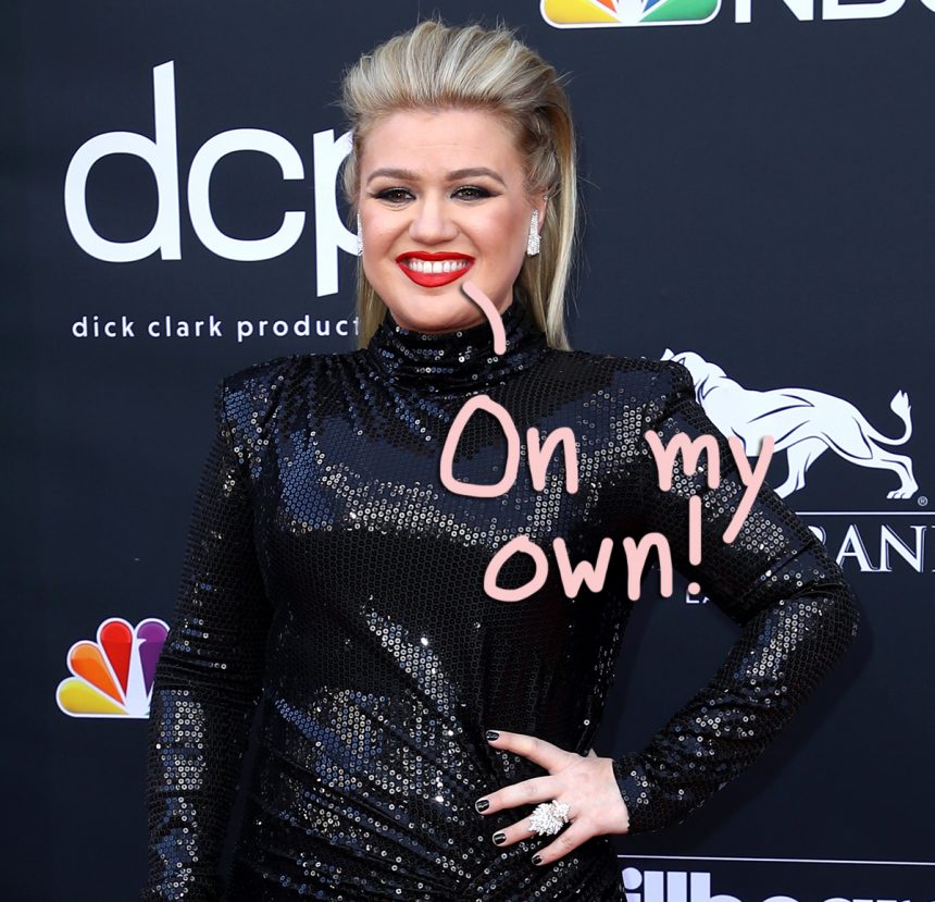 Kelly Clarkson Spotted Without Wedding Ring Days After