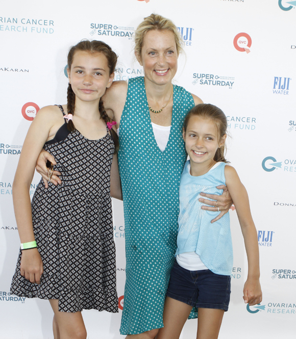 Ali Wentworth with her two daughters in 2015. (c) Michael Carpenter/WENN. 