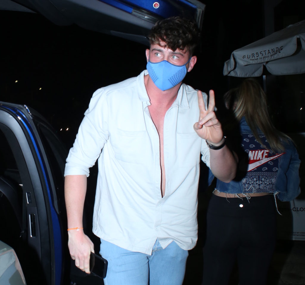 Harry Jowsey parties coroanvirus tiktok hype house