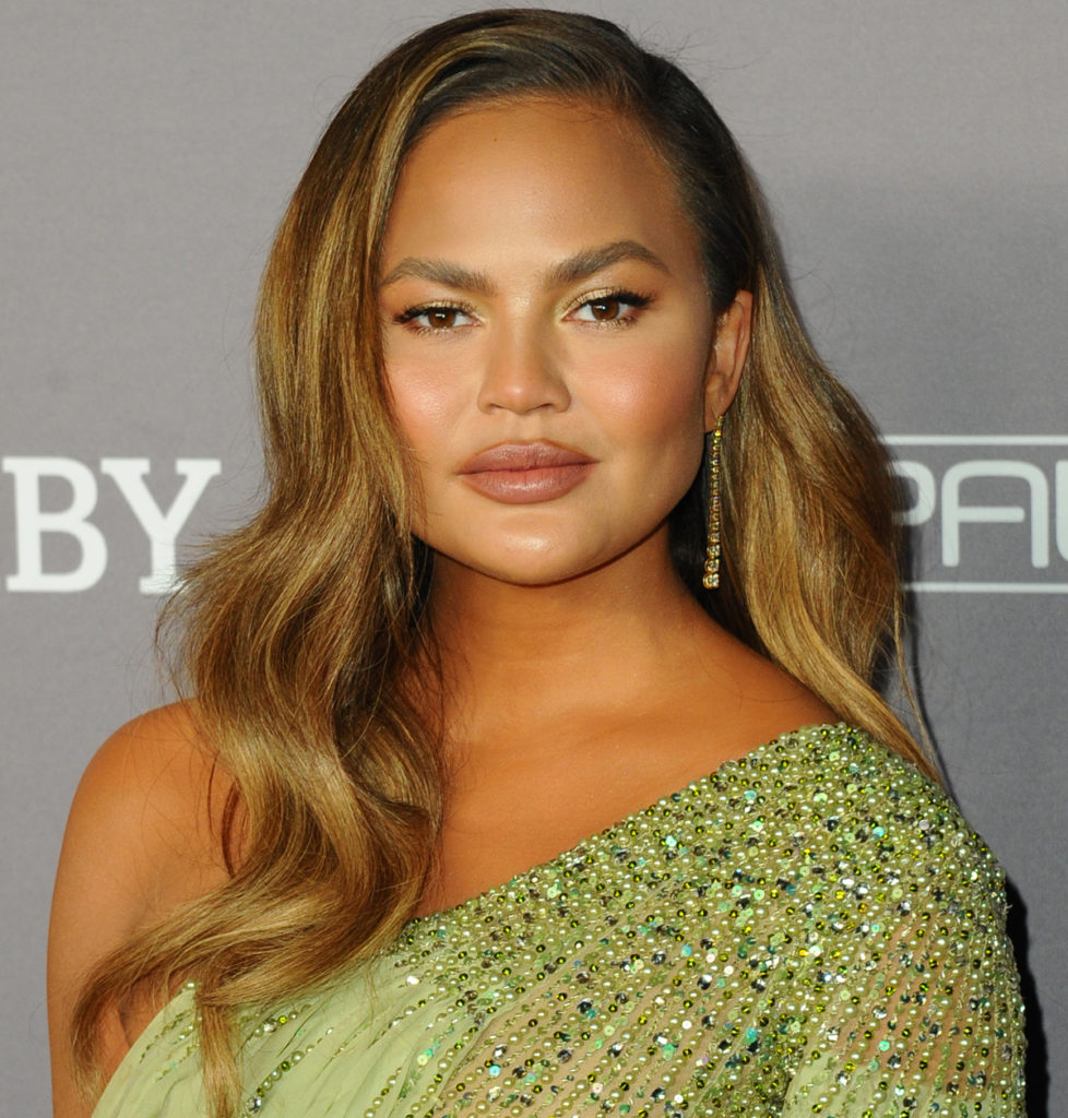 Chrissy Teigen returns to social media briefly while mourning her tragic pregnancy loss...