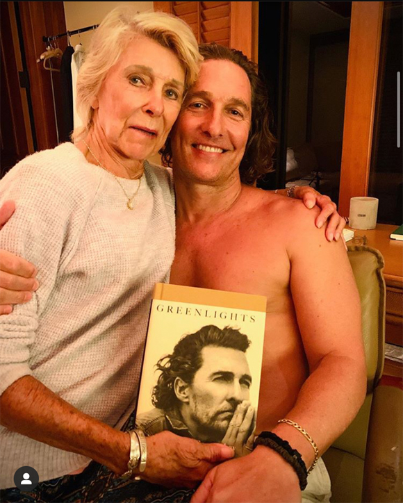 matthew mcconaughey and mother mary kathlene mccabe pose with memoir