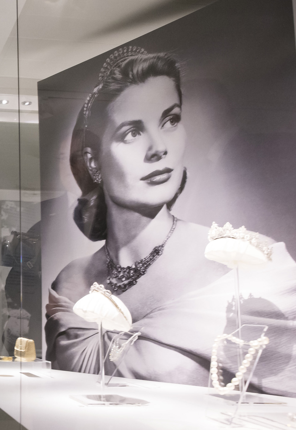 Grace Kelly waked away from Hollywood