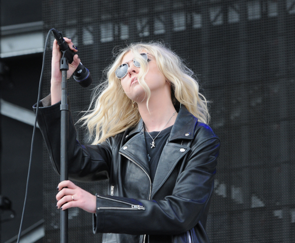 Taylor Momsen with The Pretty Reckless in 2017