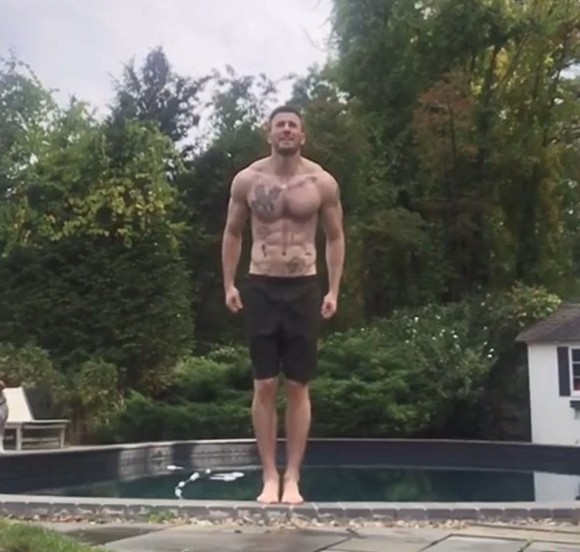 Chris Evans shirtless swimming pool