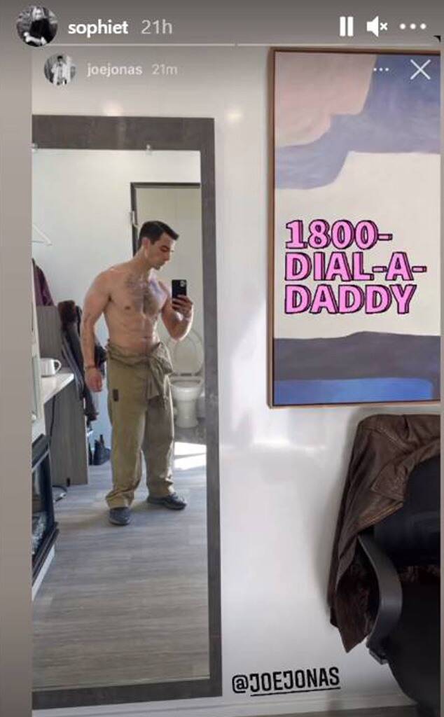 Sophie Turner Reacts To Hubby Joe Jonas Sexy Thirst Trap Selfie!