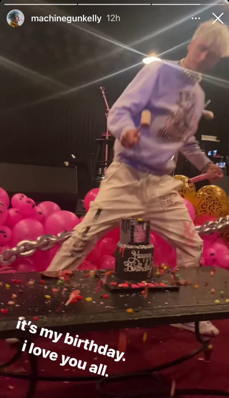 Twin Flame Steaminess! Machine Gun Kelly & Megan Fox Are Still OBSESSED