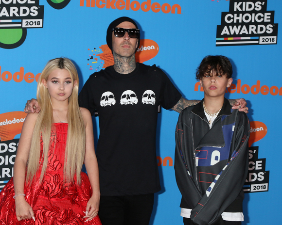 Travis Barker with Alabama and Landon at the Nickelodeon Kids Choice Awards