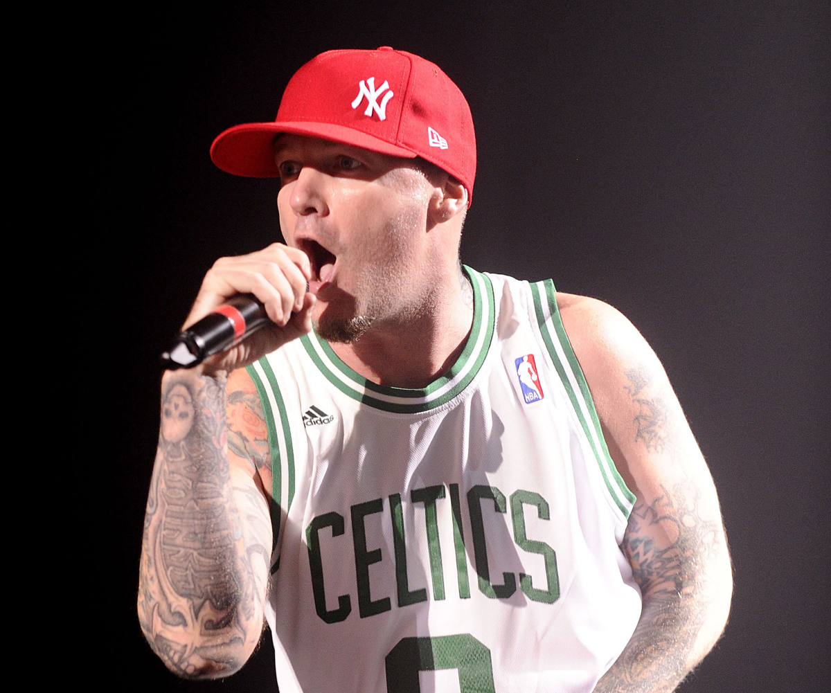 Limp Bizkit Singer Fred Durst Looks Completely ...