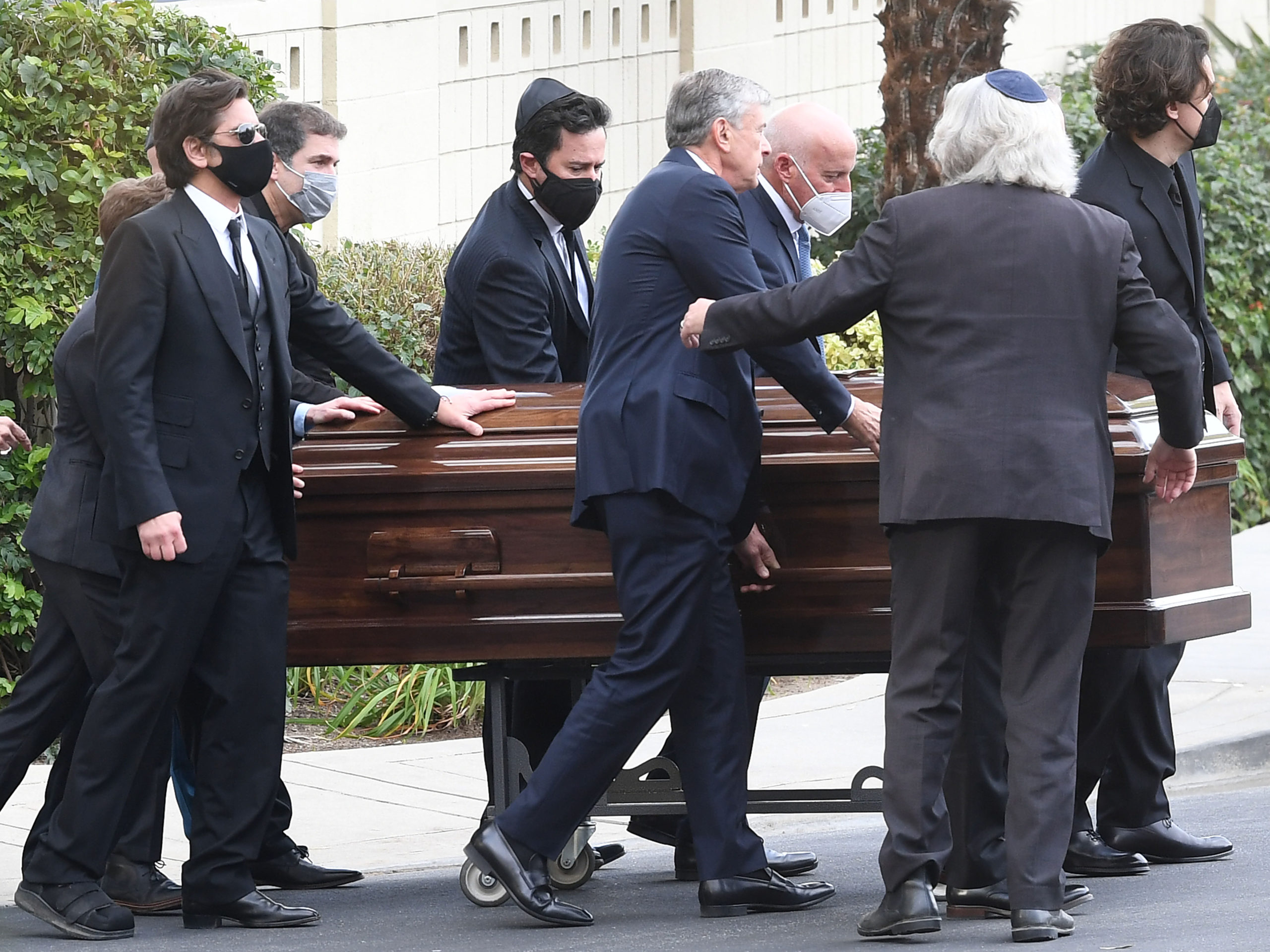<i>Full House</i> Cast – Including Mary-Kate & Ashley Olsen – Come Together To Pay Their Respects At Bob Saget’s Funeral