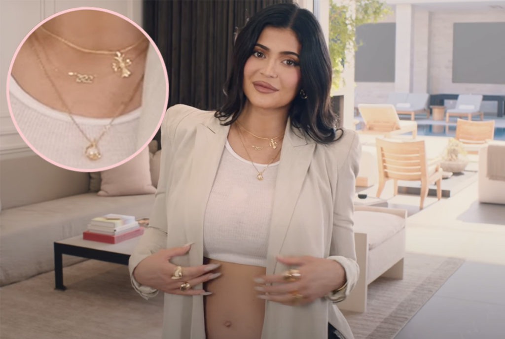 Kylie jenner gold on sale necklace