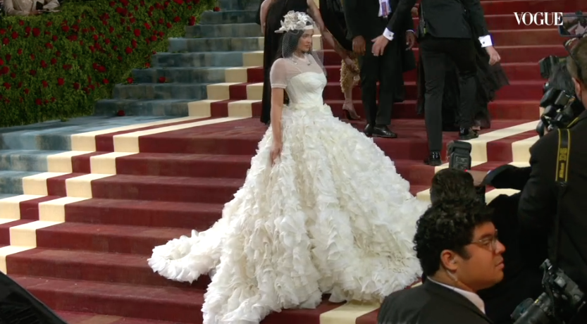 #Kylie Jenner SHOCKS In A Wedding Dress & A Baseball Cap At The Met Gala!