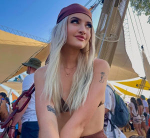 Denise Richards' 18-Year-Old Daughter Sami Sheen Reacts To Troll Asking