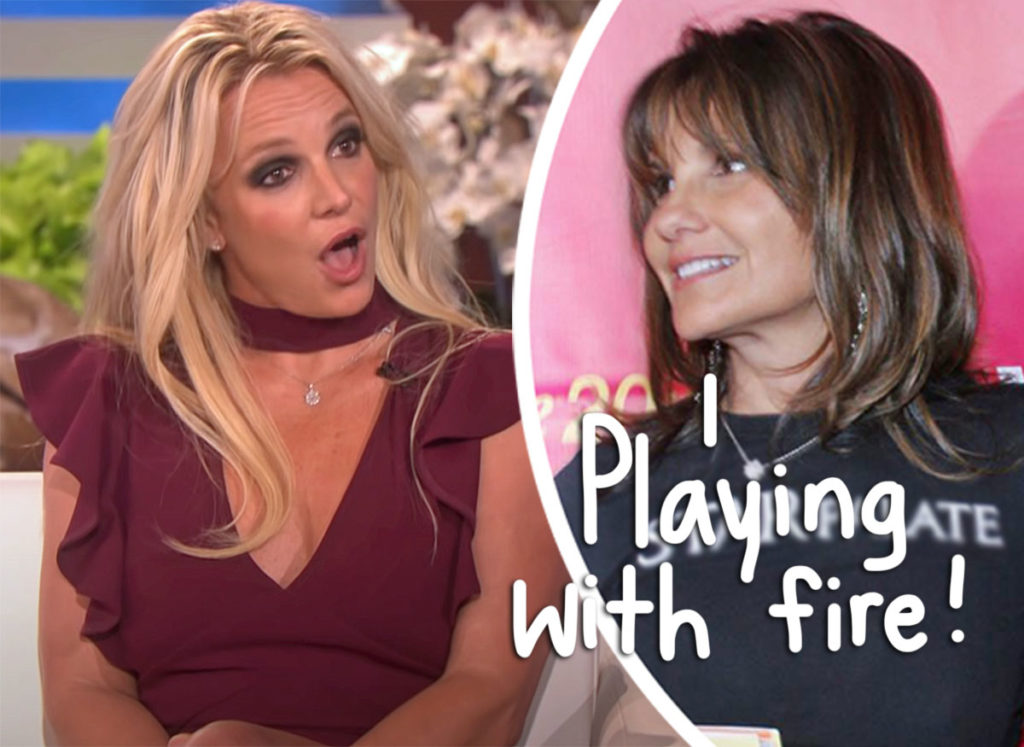 Kourtney Kardashian Claps Back After Fan Says She Doesn't Work! Perez(02)