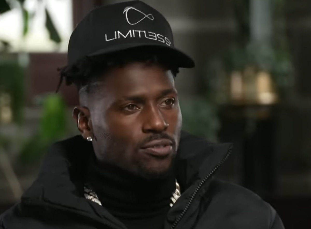 Antonio Brown Exposes Himself In Front Of Woman At A Dubai Hotel