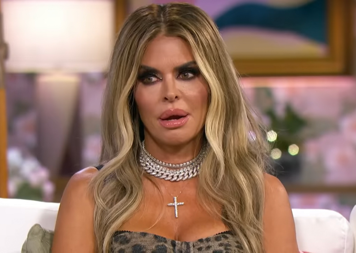 Lisa Rinna Publicizes RHOBH Exit - And Guess Who's Already Throwing SHADE!!