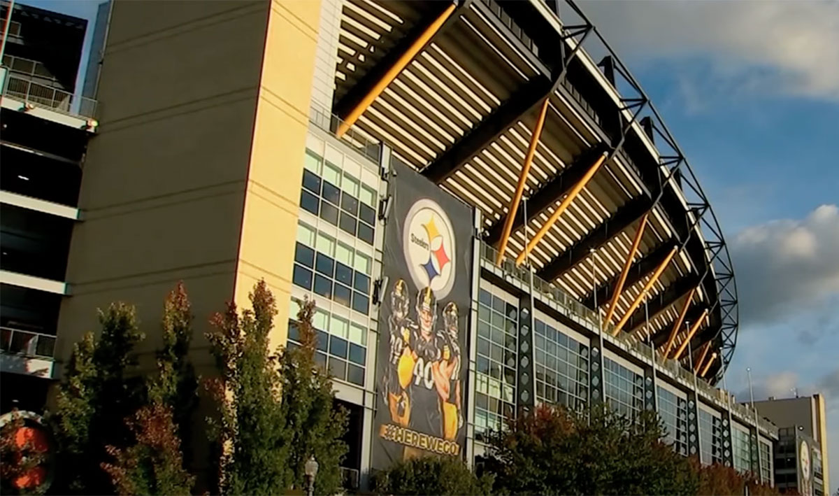 #NFL Fan Falls To His Death From Escalator After Steelers Vs. Jets Game