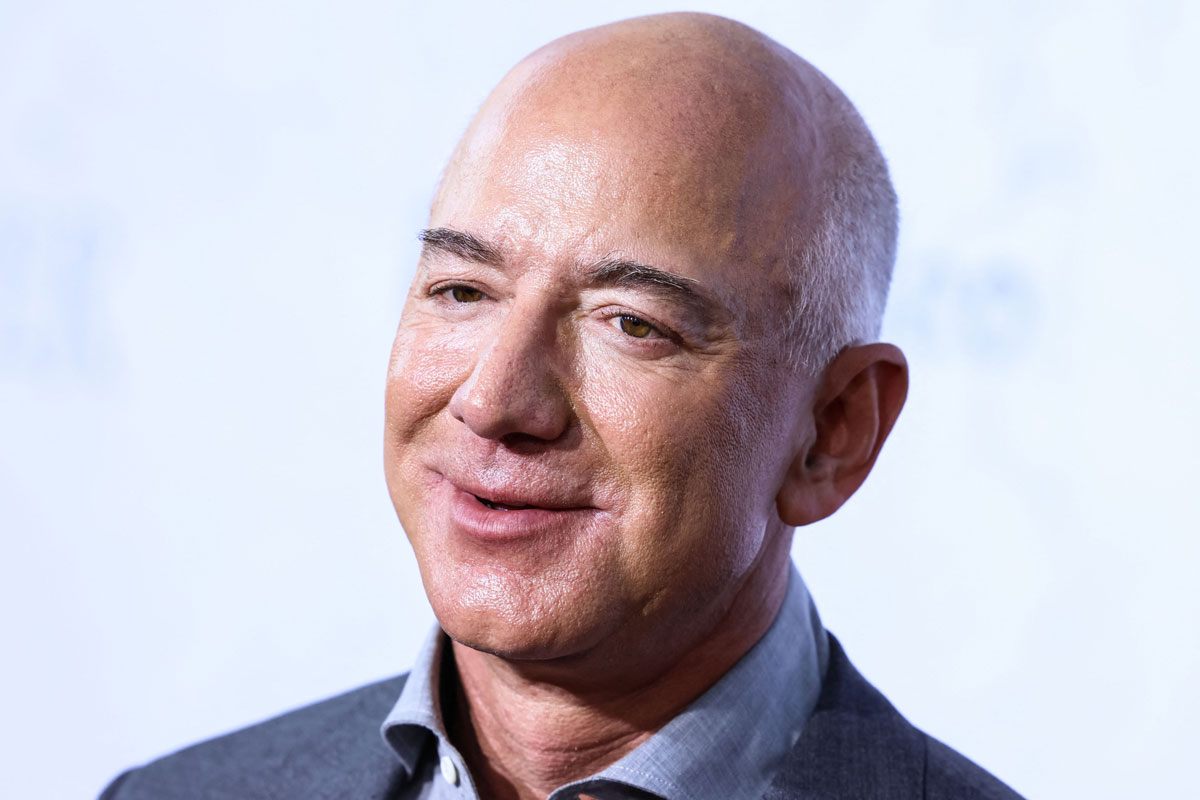 #Jeff Bezos SUED By Ex-Housekeeper Who Claims She Was ‘Forced To Climb Out’ A Window JUST To Use The Bathroom — And More!