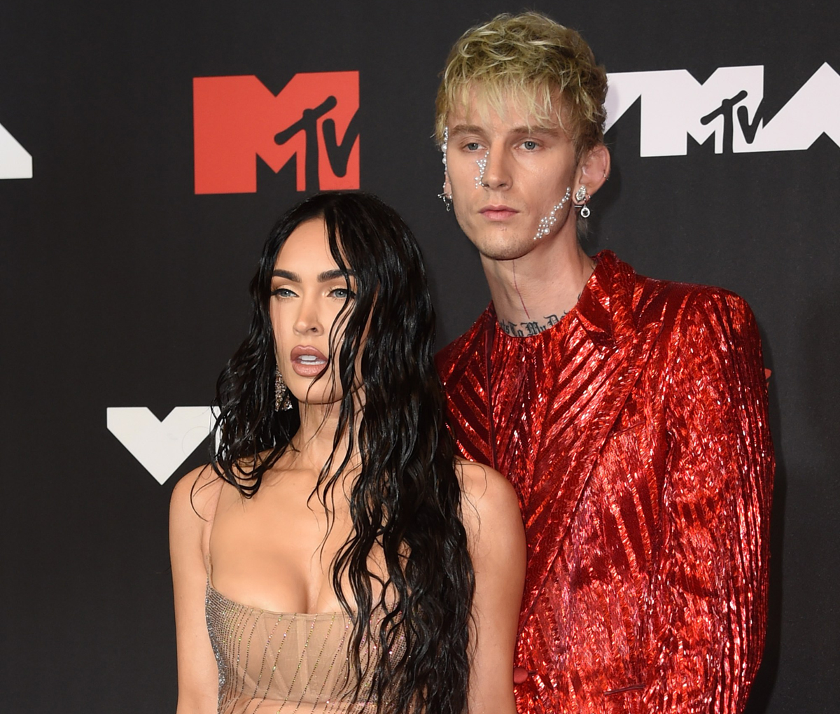 #Megan Fox Addresses Machine Gun Kelly Cheating Rumors As She Returns To Instagram!