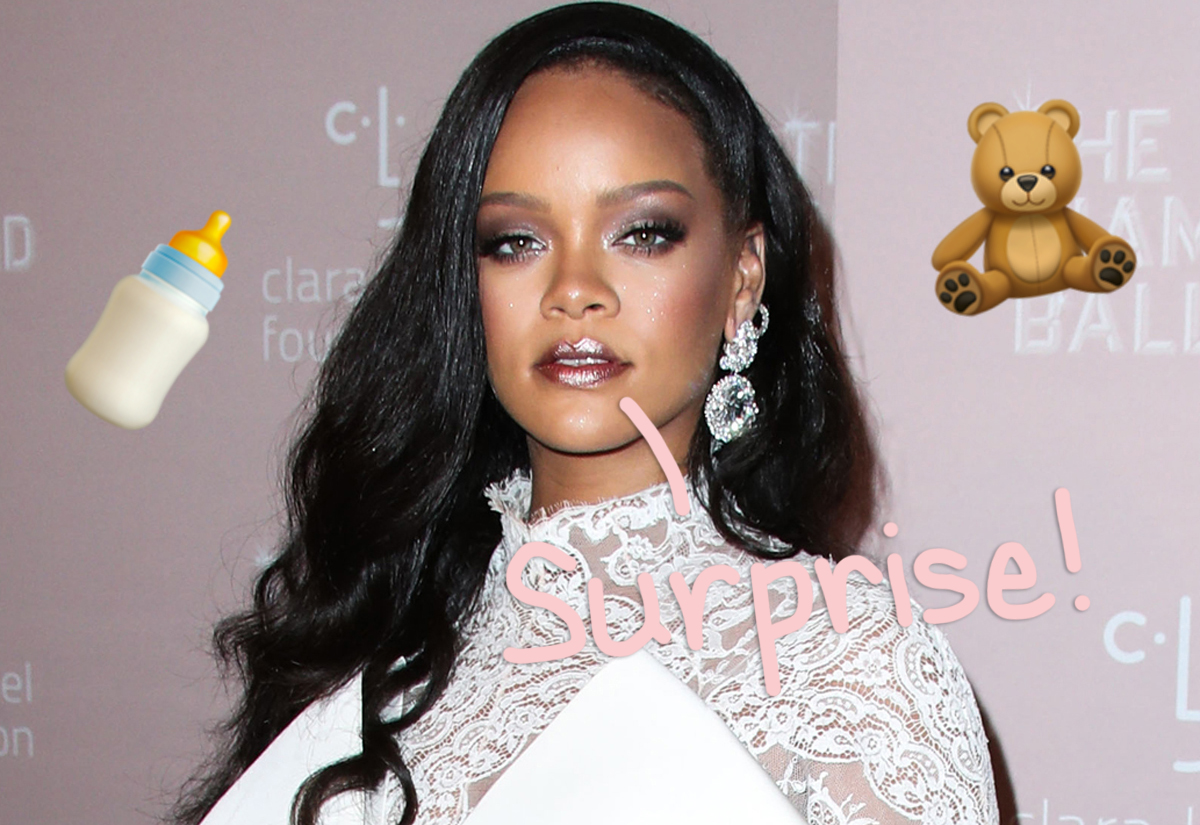 #Rihanna Totally Teased Her Second Pregnancy Before Super Bowl Halftime Show!!
