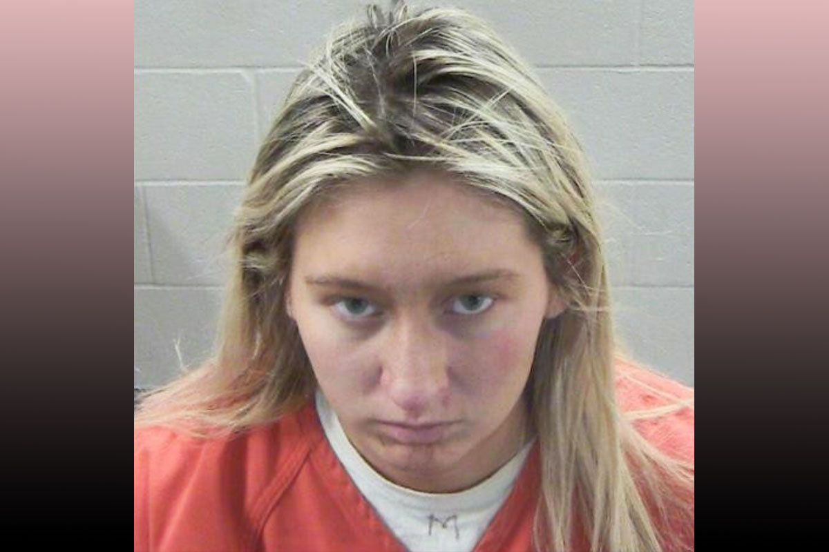 #Woman Who Stabbed Boyfriend 19 Times Says She Actually Saw A Dark, Non-Human Figure!
