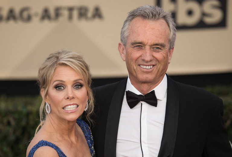 Cheryl Hines' Anti-Vaxxer Husband RFK Jr. Suggested They FAKE Divorce ...