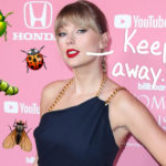 Watch How Taylor Swift Reacts When A BUG Flies In Her Mouth During Chicago Concert!