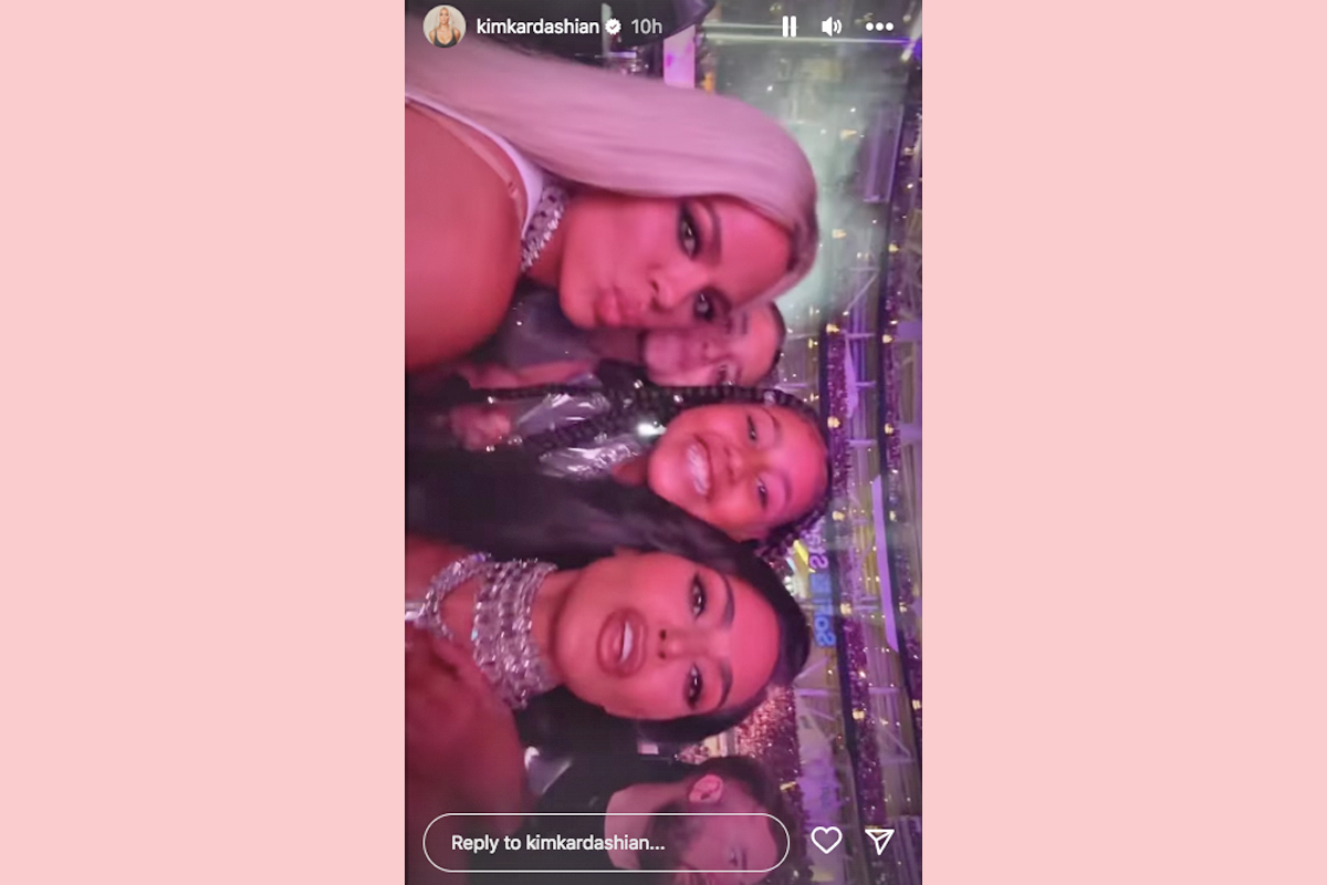 Kim Poses With Khloé, Penelope, & North At Beyoncé Concert