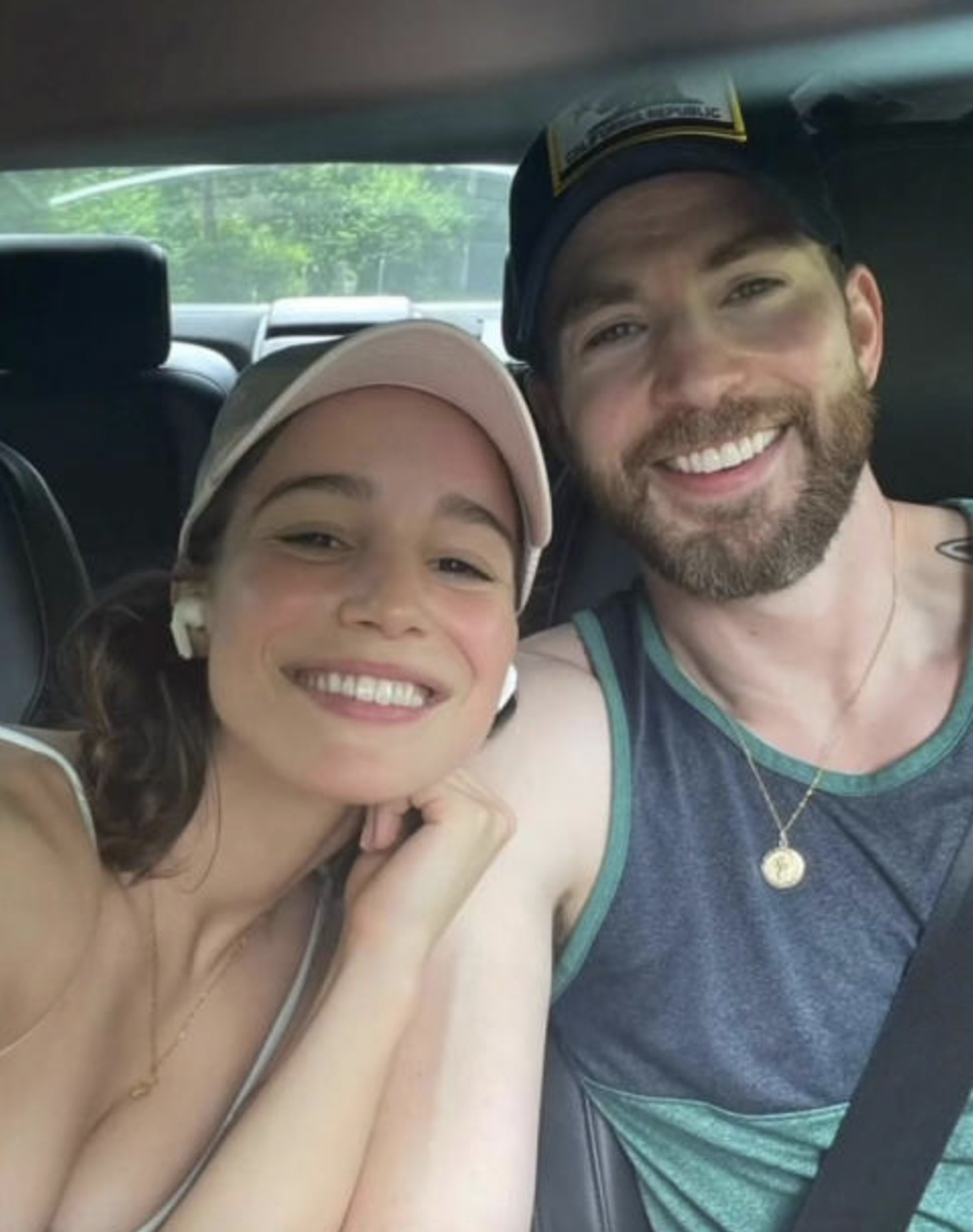 Chris Evans y Alba Baptista