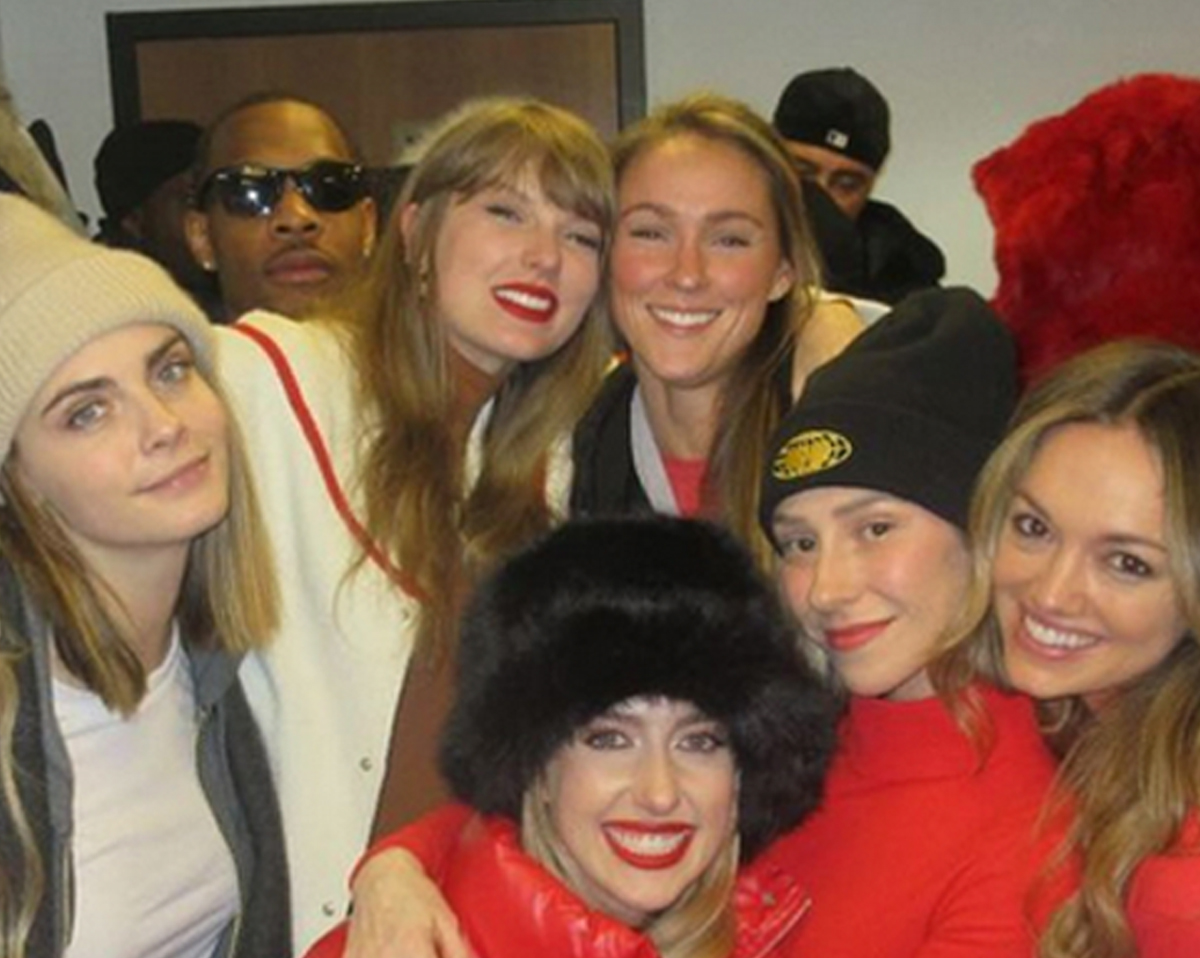 Taylor Swift and Kylie Kelce photo