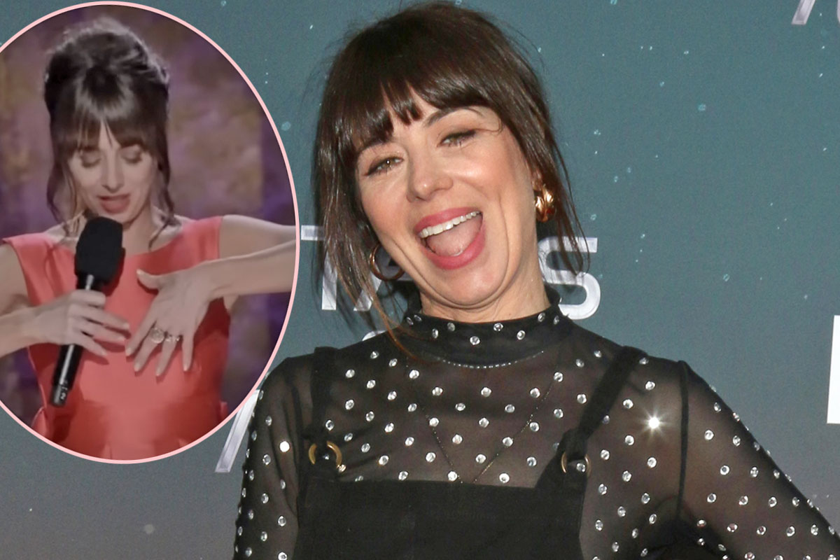 #OMG Stand-Up Comedian Natasha Leggero Rips Off Shirt & Flashes Audience While On Stage! WATCH!