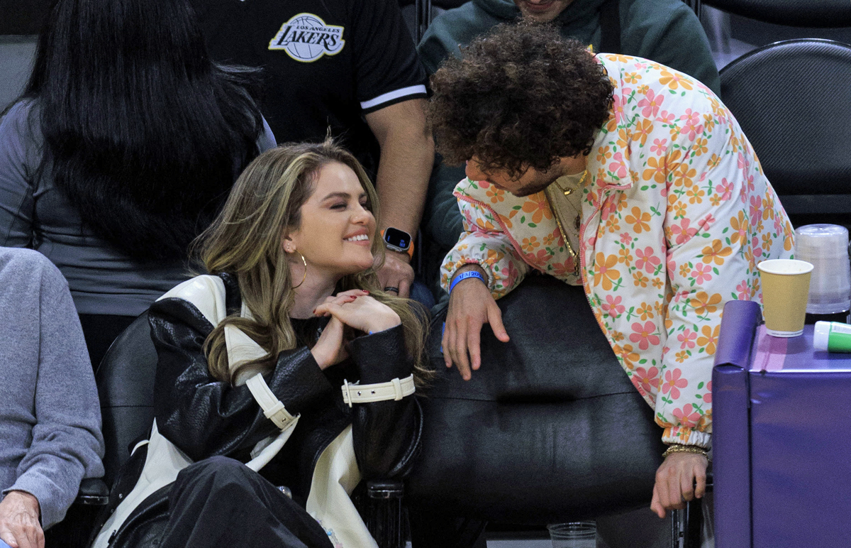 Selena Gomez & Benny Blanco Pack On The PDA At Lakers Game!
