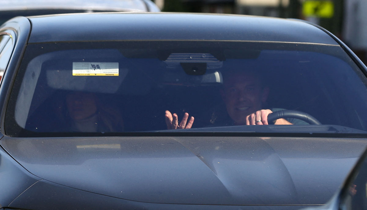 Jennifer Lopez & Ben Affleck All Smiles For Paps During Sunday Outing Amid Divorce Rumors, BUT…