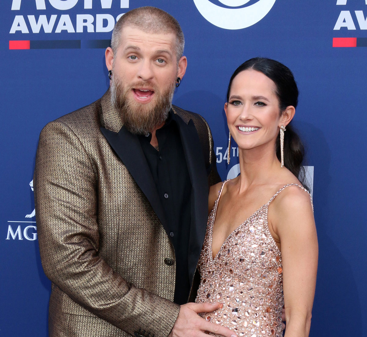 Country Music Star Brantley Gilbert S Wife Gives Birth On His Tour Bus Mid Concert Omg Perez