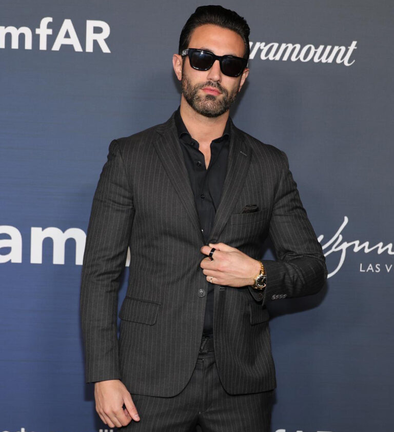 Ali M Ravi Powerhouse Attorney Of Sin City Ali Razavi Turns Heads At amfAR Gala In ...