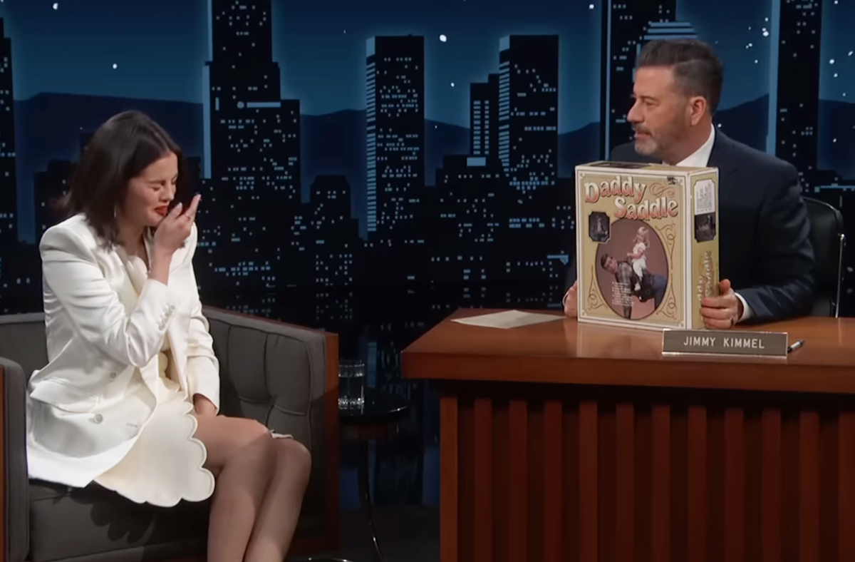 Jimmy Kimmel Gives Selena Gomez A SUPER Creepy Gift!